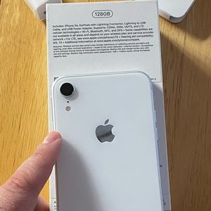 iPhone XR 128 gb white Unlocked to any carrier